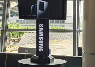 Digital OOH - Phone charging station at Airport departure gate